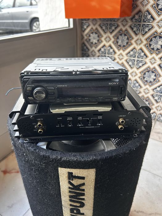 Subwoofer + Amolificador + auto radio