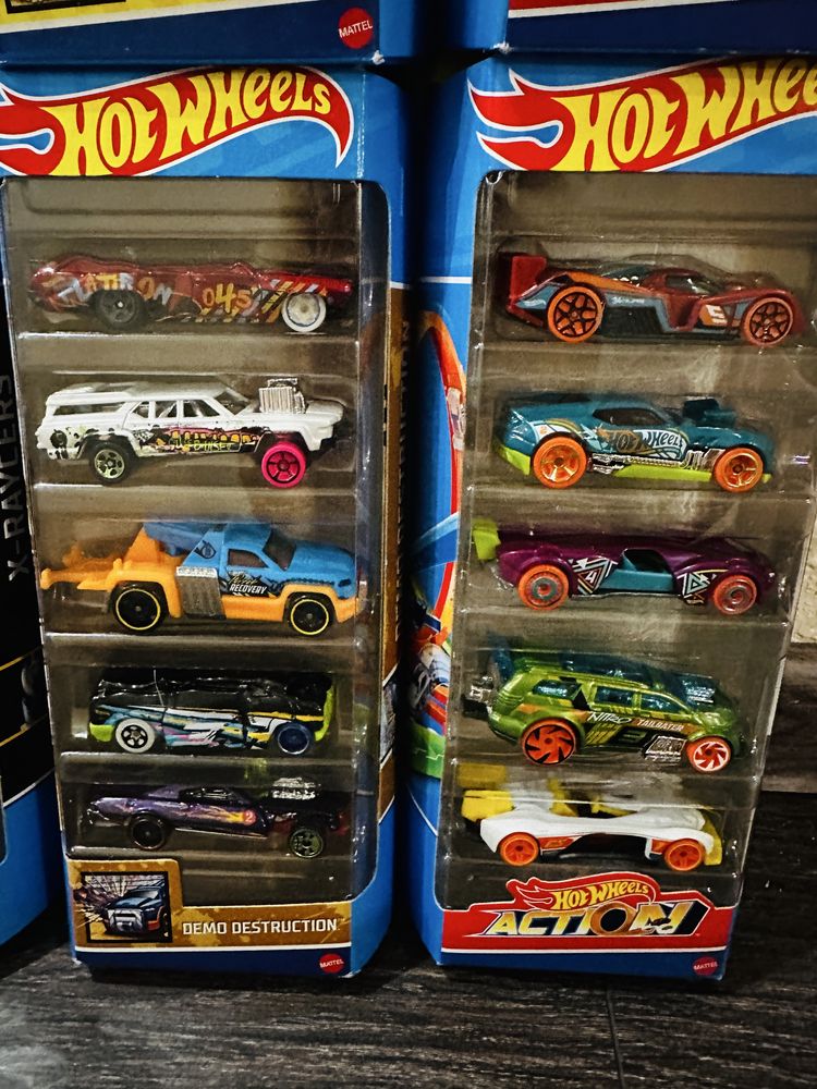 Набор машинок Hot Wheels из 5 шт!