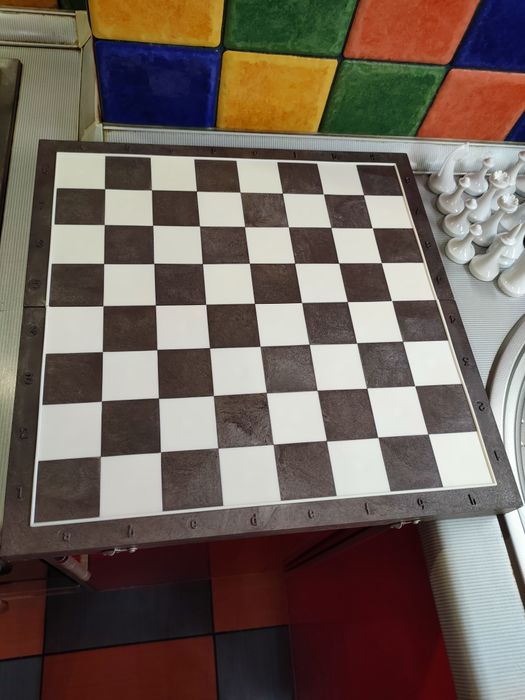 Коробка родная упаковочная, пластиковые шахматы в Новом состоянии.