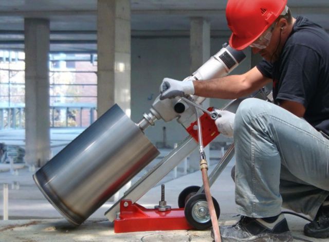 Алмазне сверління (буріння) отворів діаметром 40-500 мм.