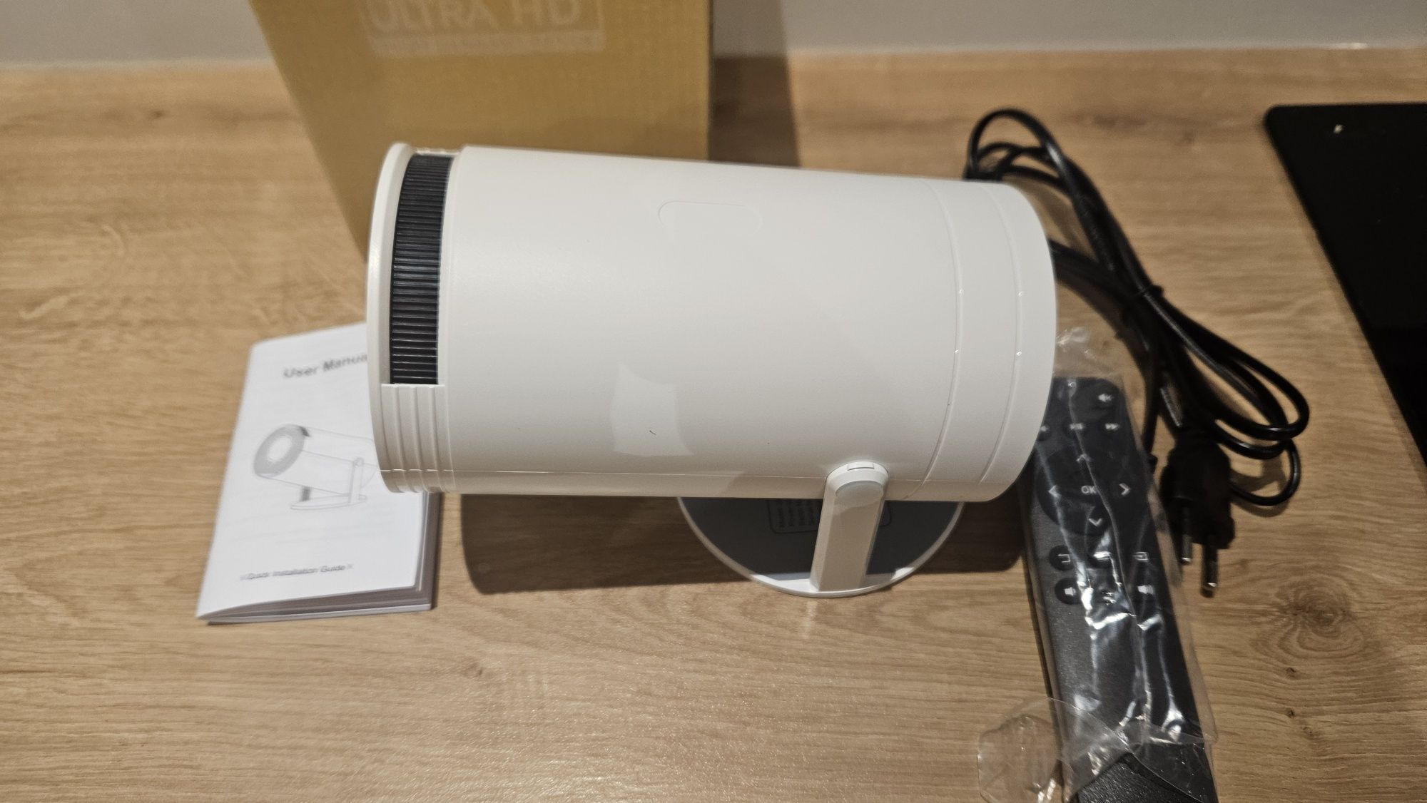 Projektor multimedialny,  rzutnik z wifi, Android  NOWY