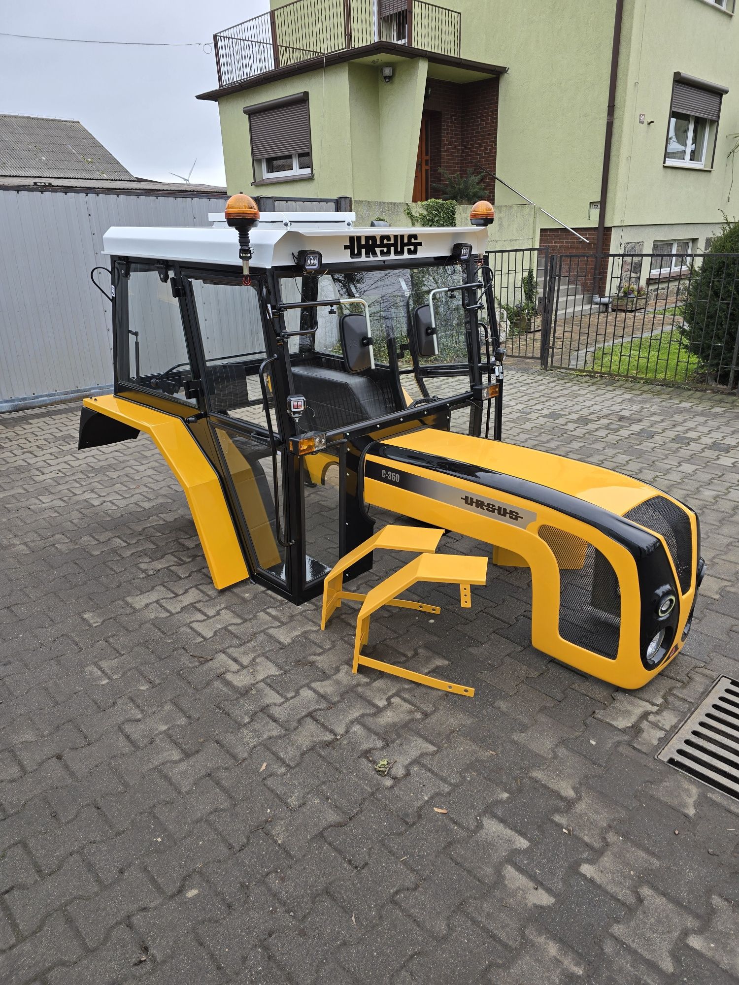 Kabina C360 Kabina c 360 Maska C360 Kabina do ciągnika C360 Nowa kabin
