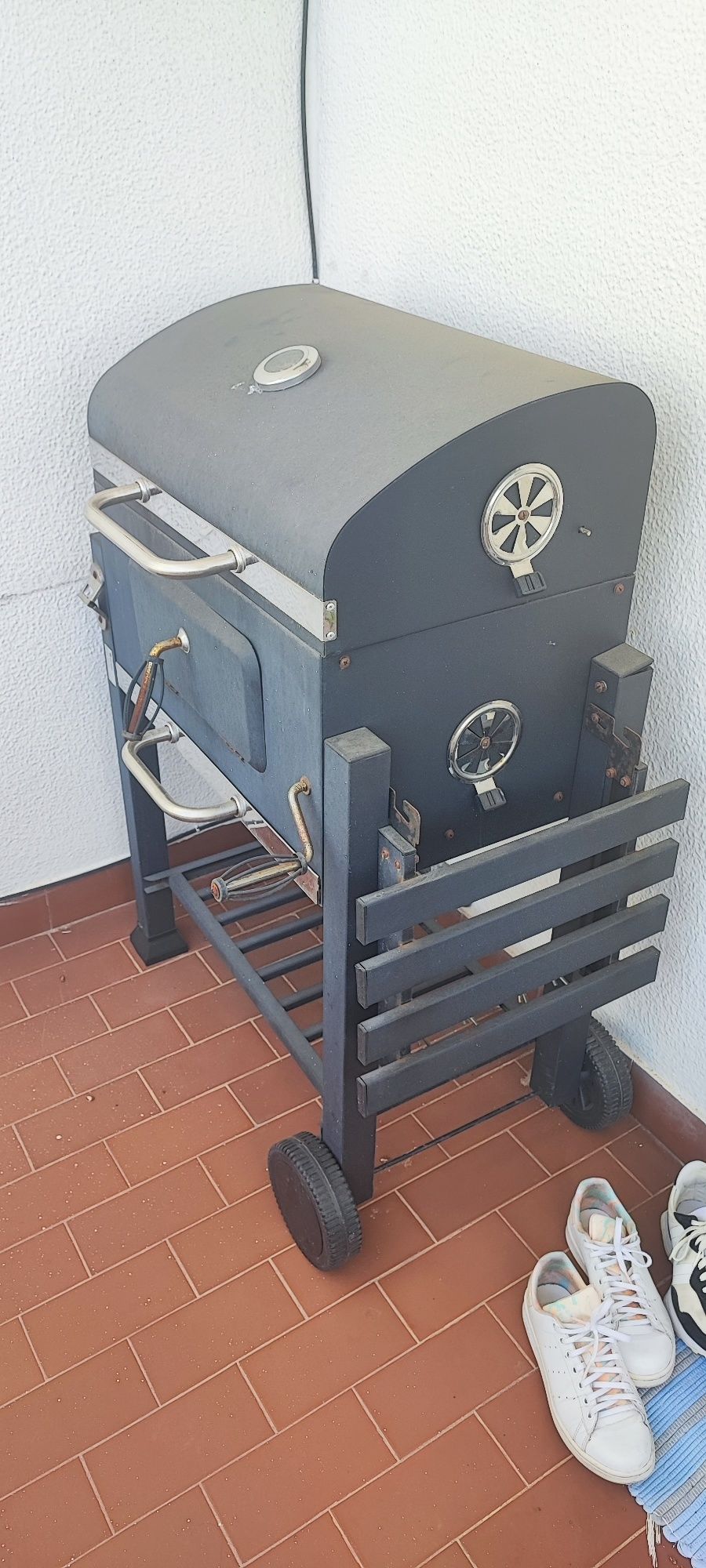 Grelhador a carvão