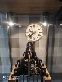 Zegar stojący wieżowy ratuszowy w gablocie