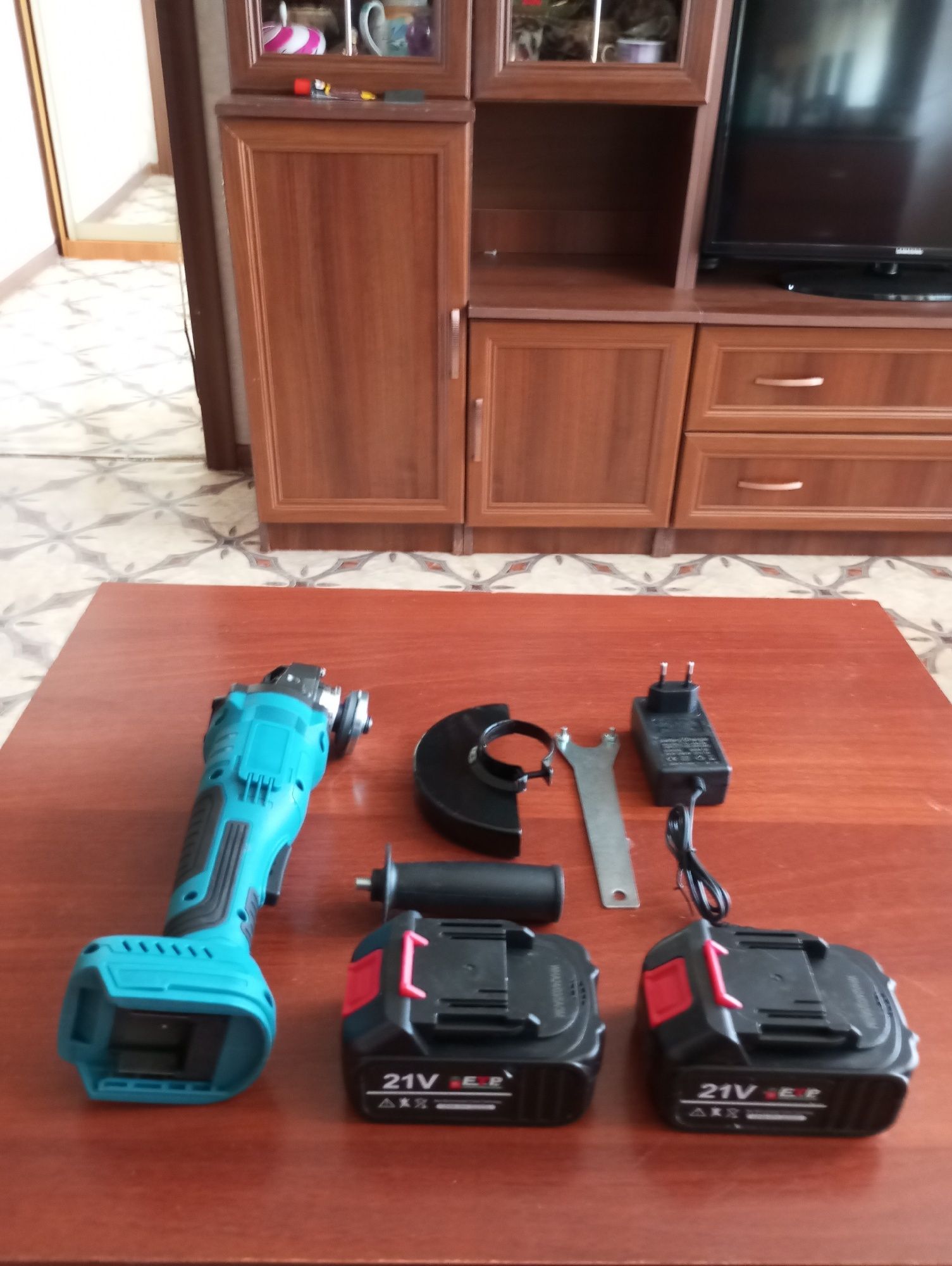 rebarbadeira com 2 bateria 21 volts