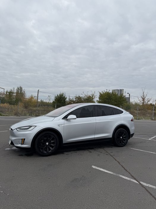 Тесла модел Х 90D максимальная комплектация 3 рядная