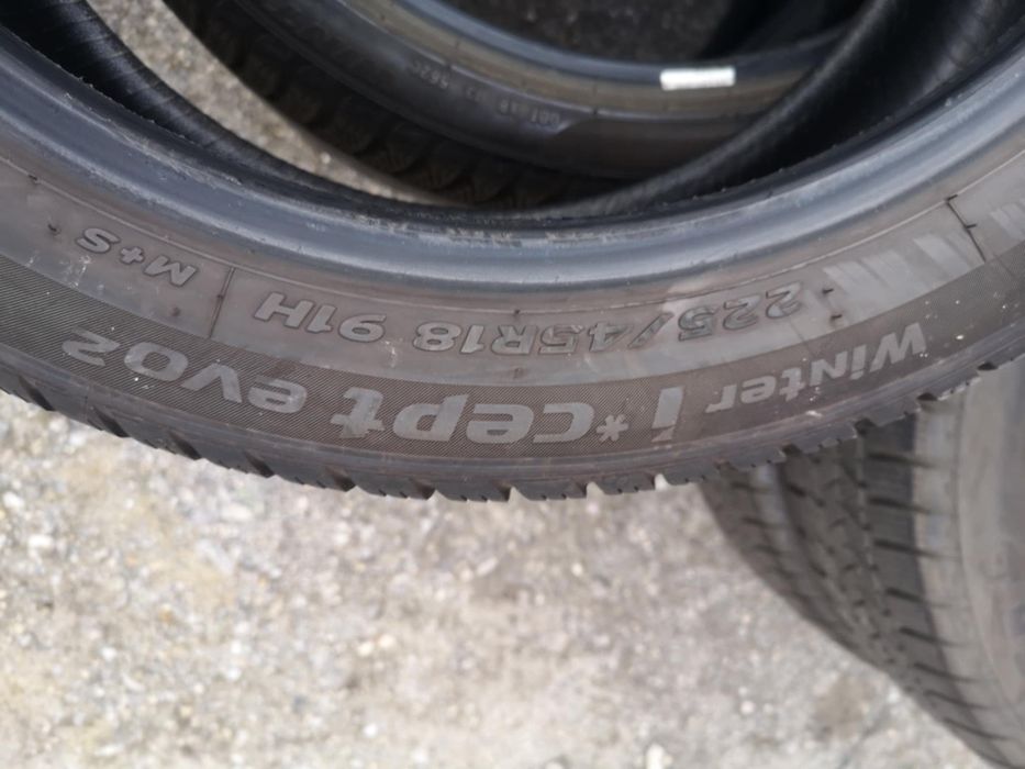 Dwie opony Hankook Winter I'Cept Evo2 225/45/18 91H