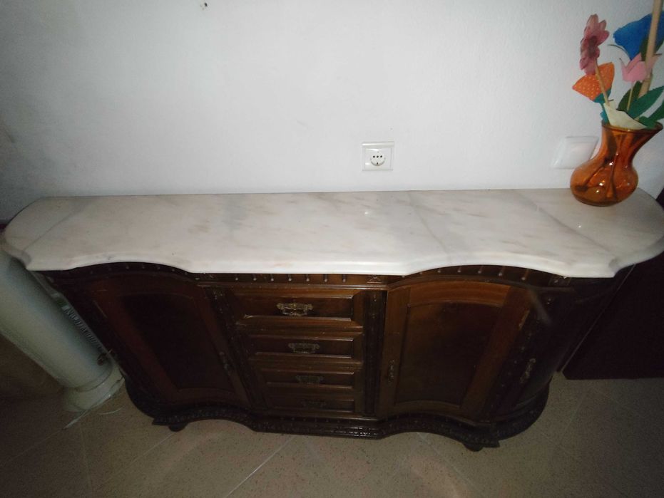 Móvel de Entrada ou Cómoda Antiga bem estimada.