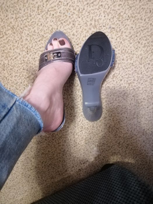 Босоніжки жіночі