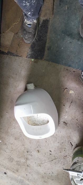 Urinol da roca como novo