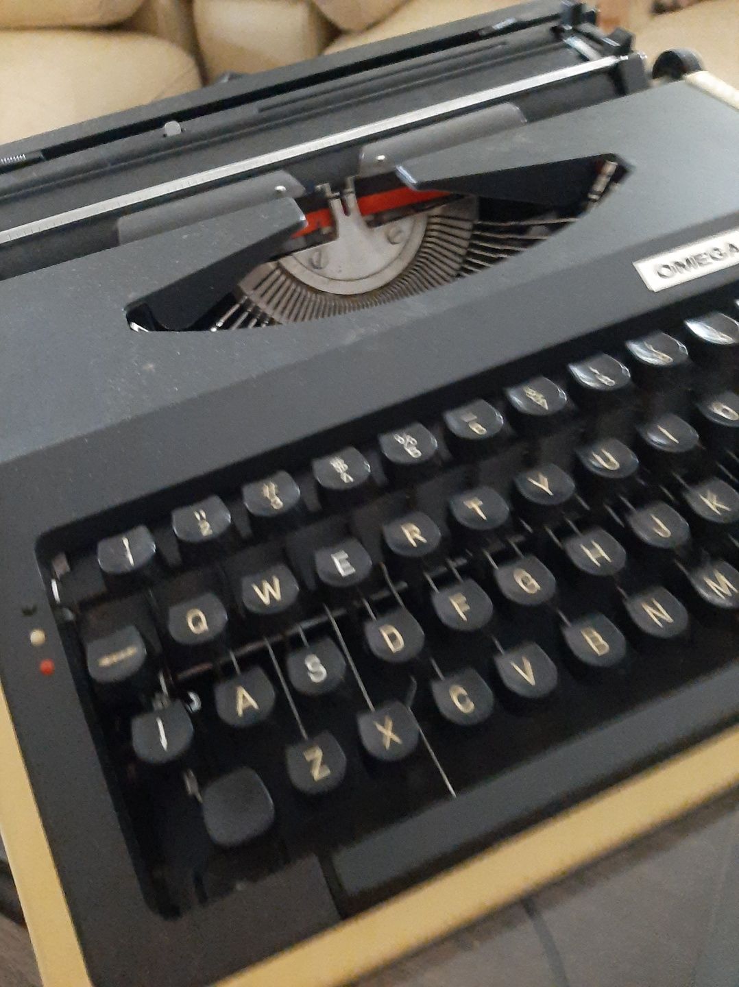 Maszyna do pisania, walizkowa, w pełni sprawna. Polecam inne rzeczy a