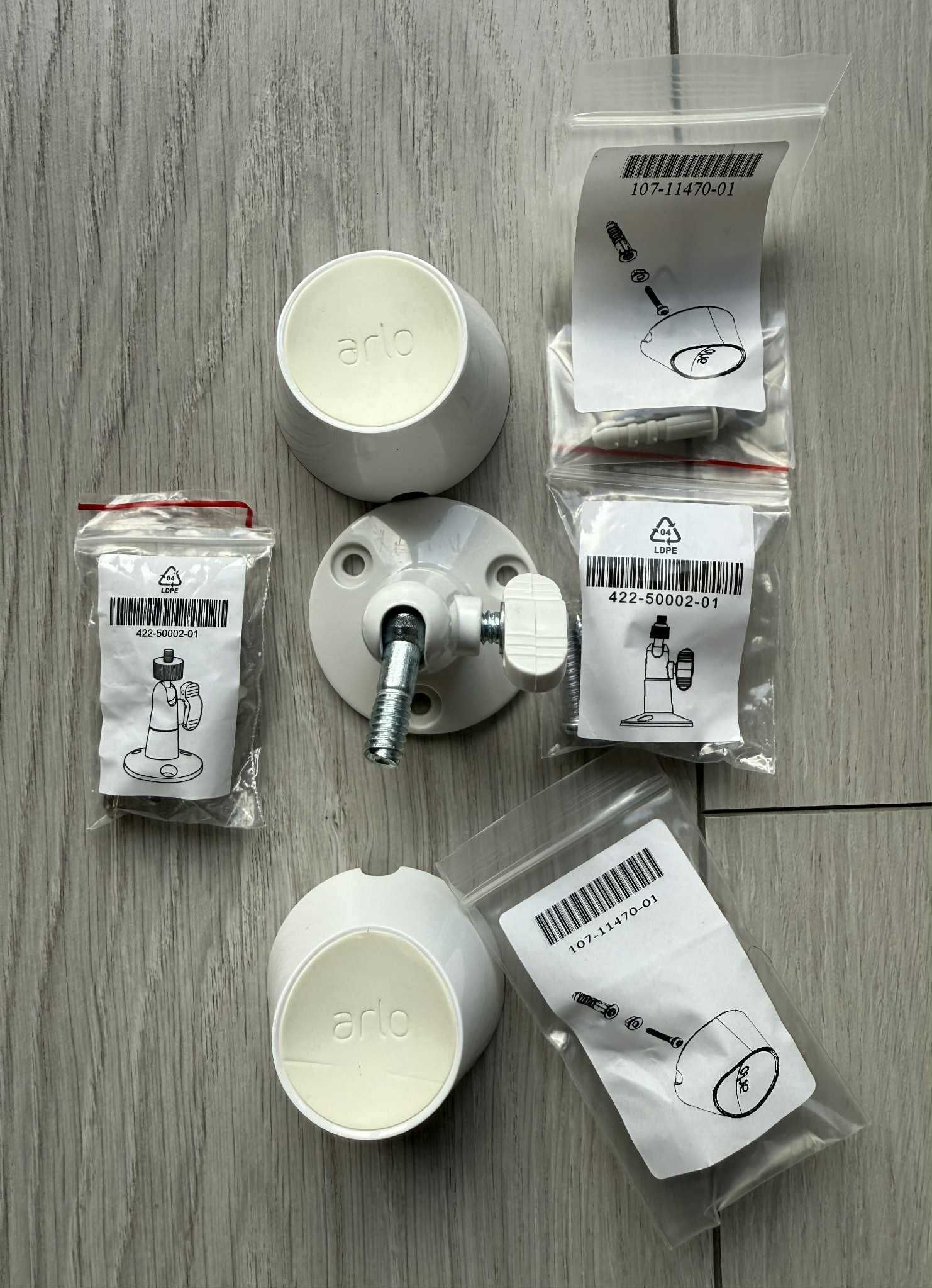 Kamery ARLO ULTRA WIFI 4szt, Arlo SmartHub, bezprzewodowy monitoring