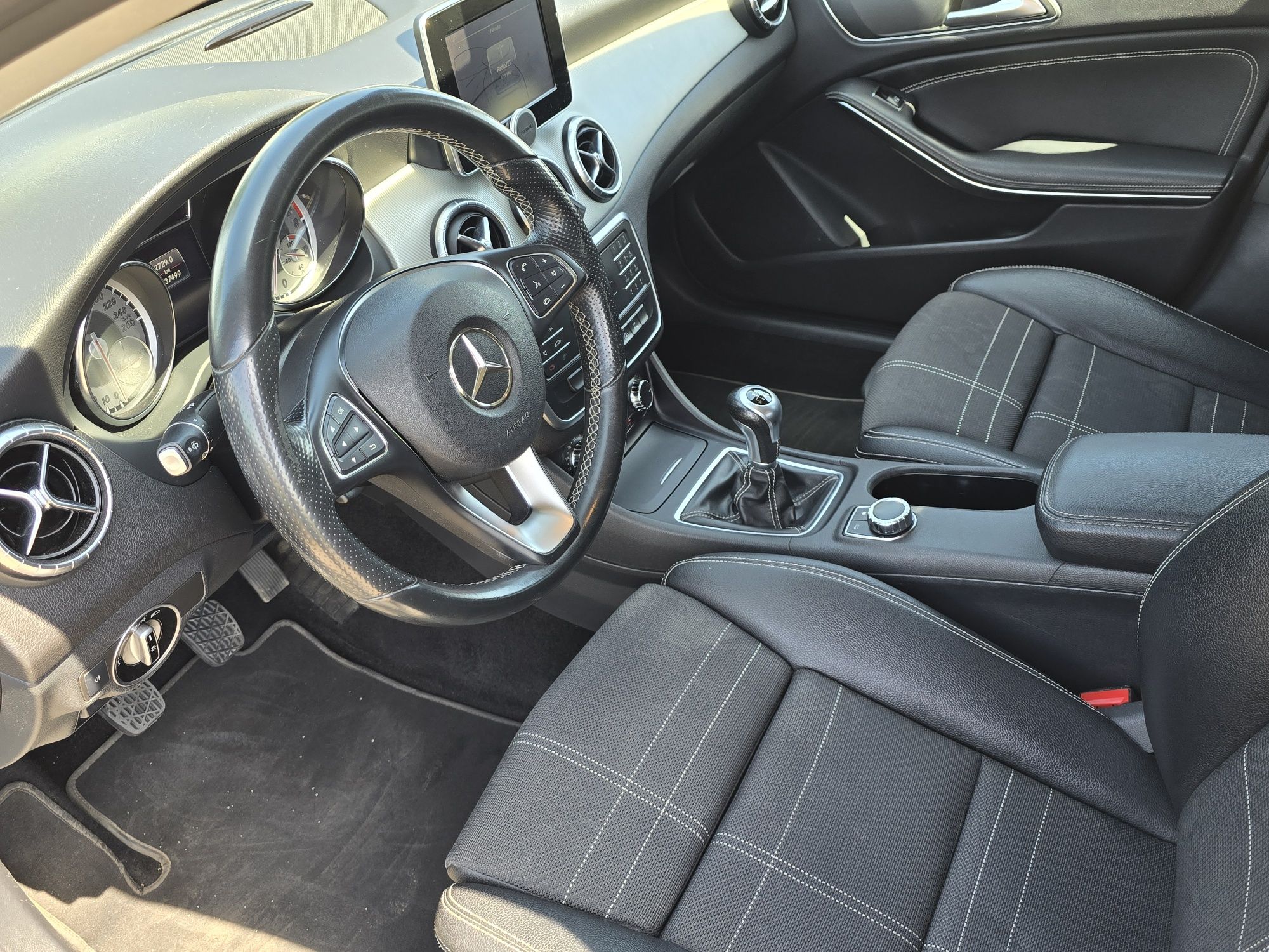 Mercedes CLA 180 polski salon