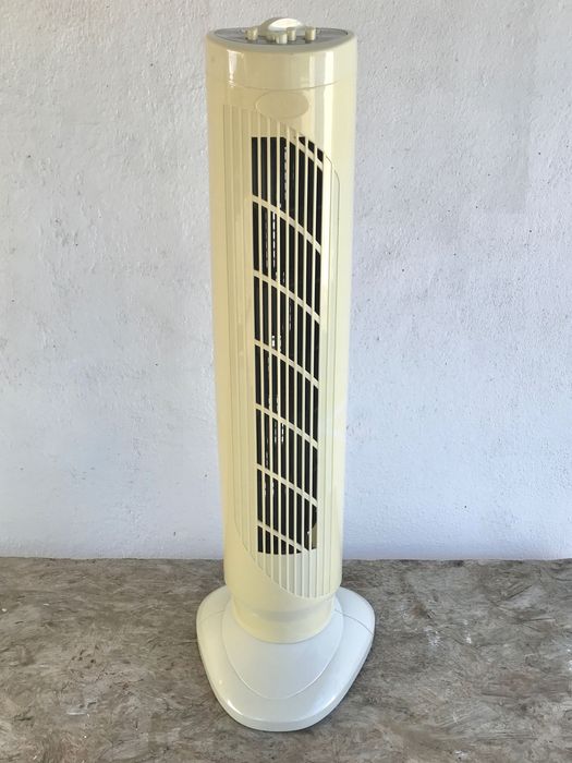 Ventilador vertical Kunft TF-29 C em bom estado