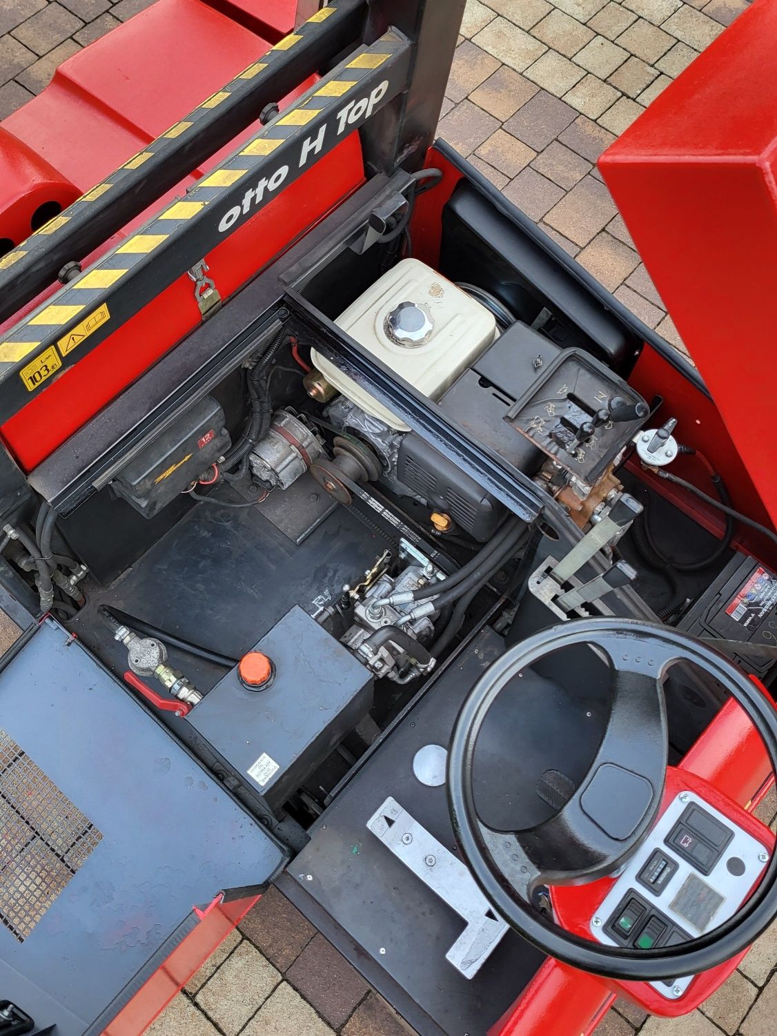 Zamiatarka OTTO H TOP spalinowa, z wysypem hydraulicznym [nie KARCHER]