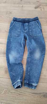 Spodnie jeansowe joggery chłopięce jeansy r. 128 typu jogger