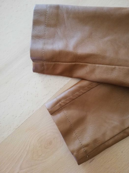 Casaco de cabedal de senhora