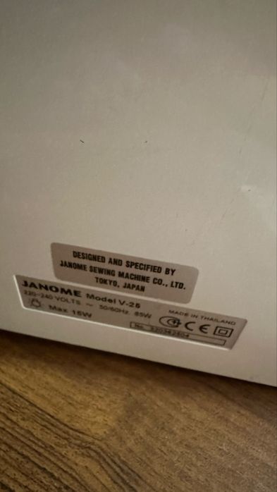 Швейна машинка Janome V-25 Escape