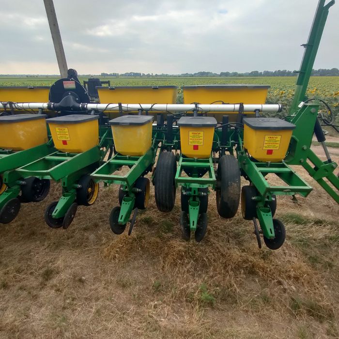 Сеялка John Deere 7000