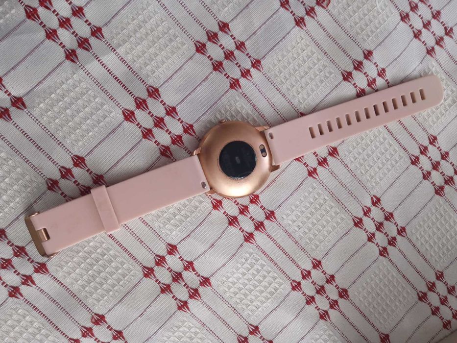 Smartwatch z ładowarką