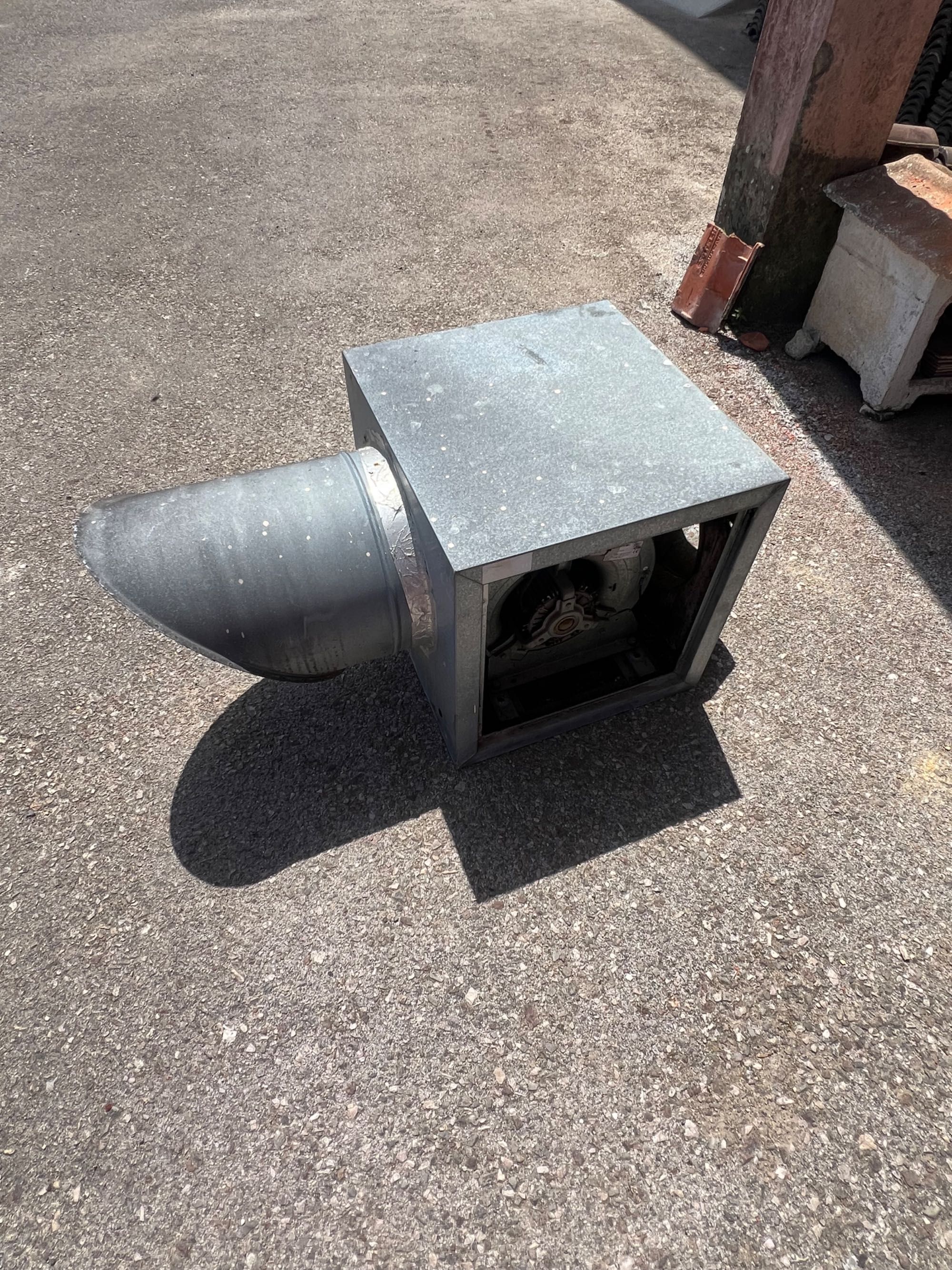 Extrator de fumos industrial em ótimo estado