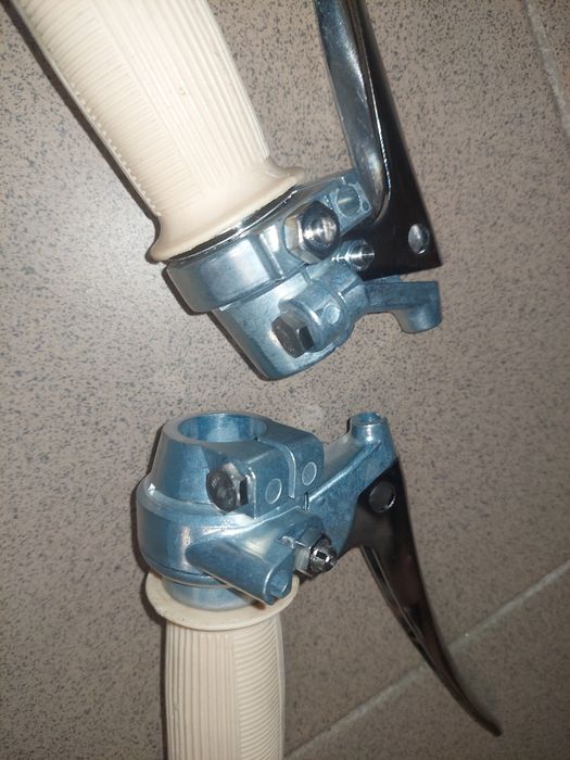 Fabrycznie nowy zestaw manetki rączki biegi gazu romet komar sztywniak