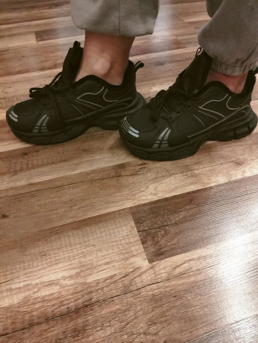 Кросівки жіночі зимові