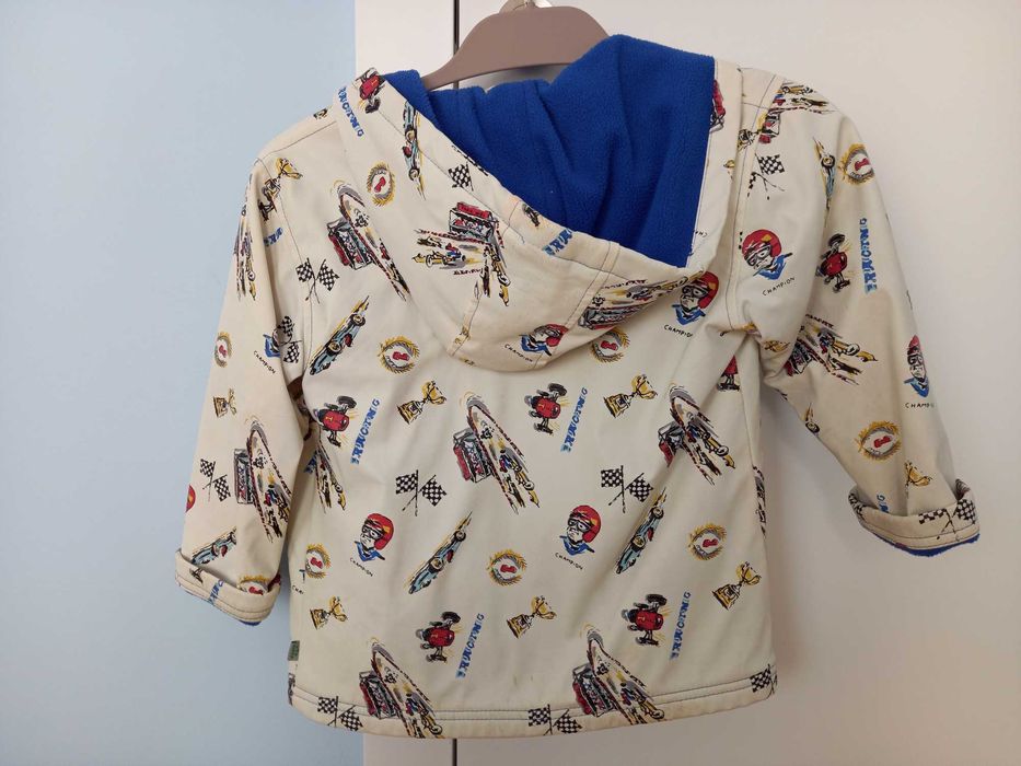 Kurtka przeciwdeszczowa z wyścigówkami 5 - 6 lat