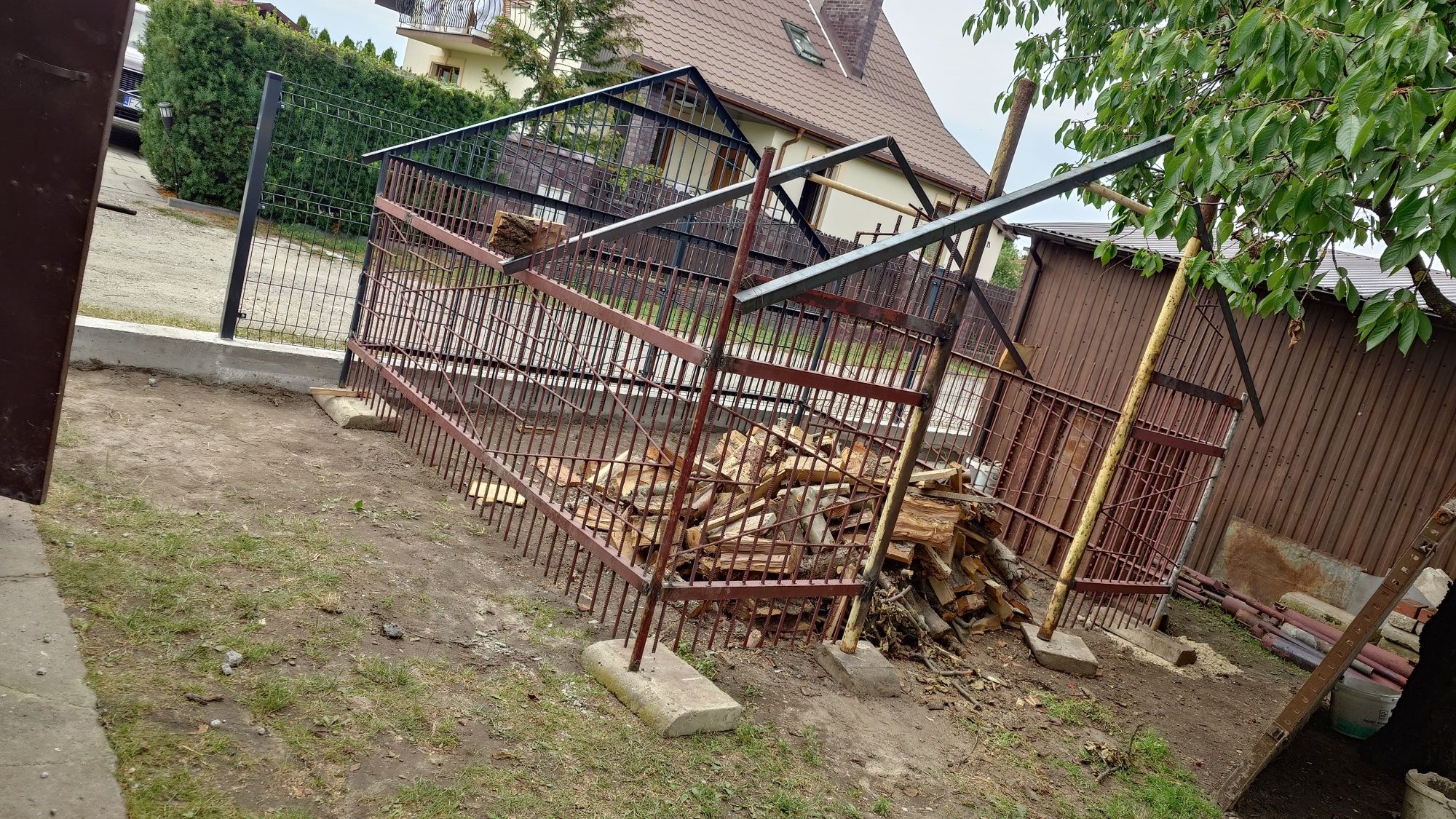 Kojec drewutnia zagroda do ukończenia Łuków