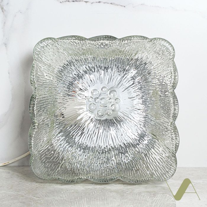 LAmpa sufitowa, Plafon w formie kwiatu.