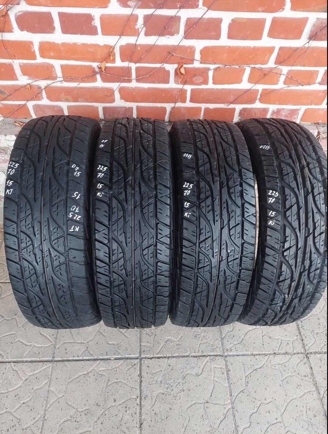 225/70 R15 Danlop Grandtrek AT3