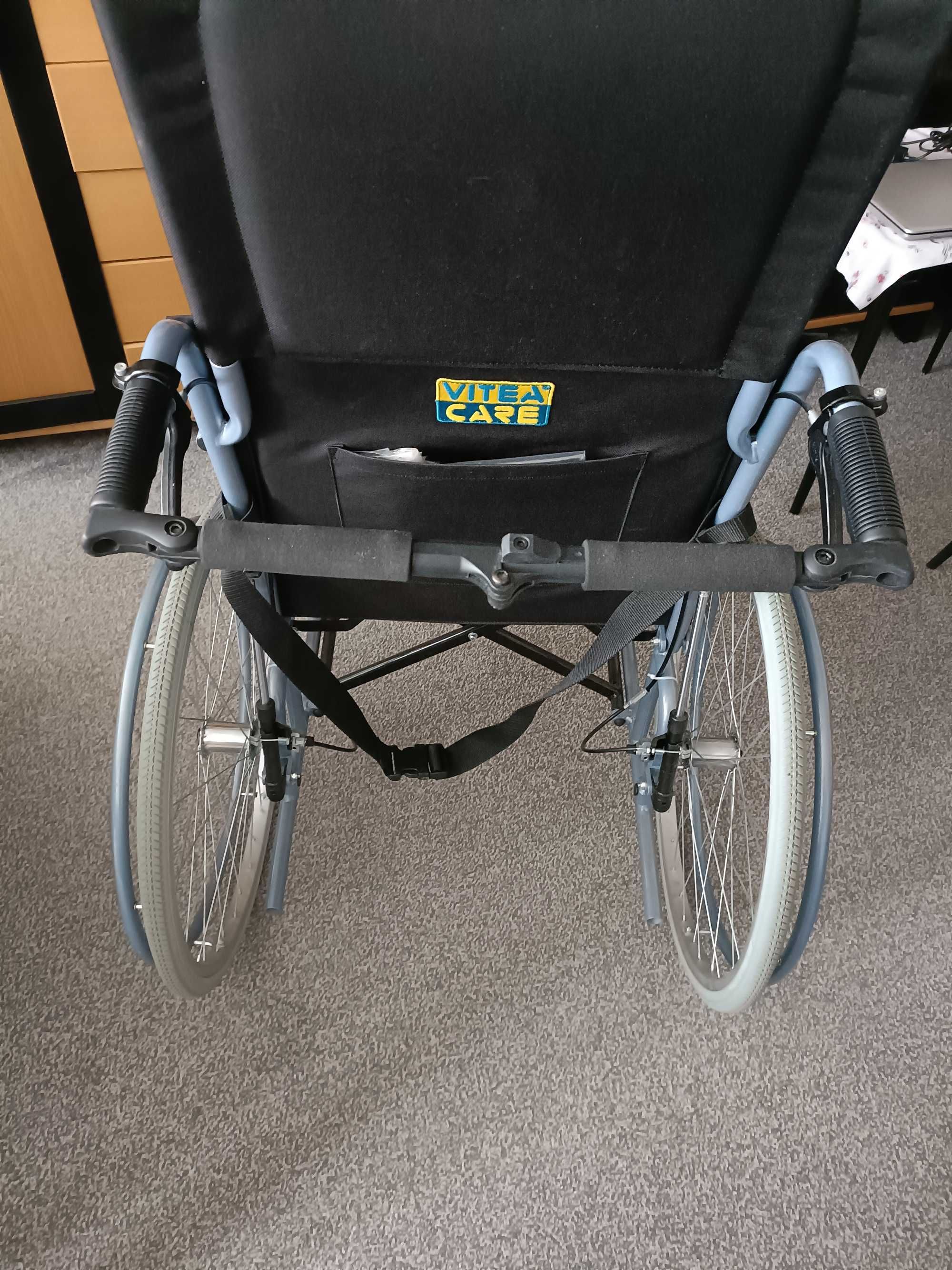 Wózek inwalidzki rozkładany do pozycji półleżącej
