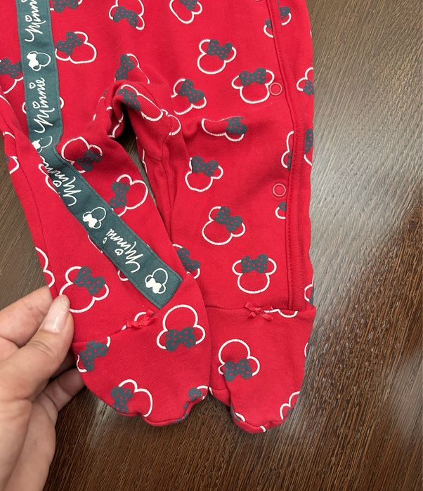 Czerwone śpioszki dziewczęce Minnie Mouse 62-68 pajacyk piżama Disney