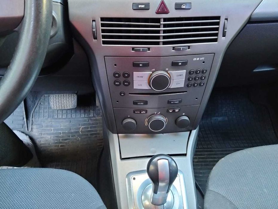 Авто Опель Астра H