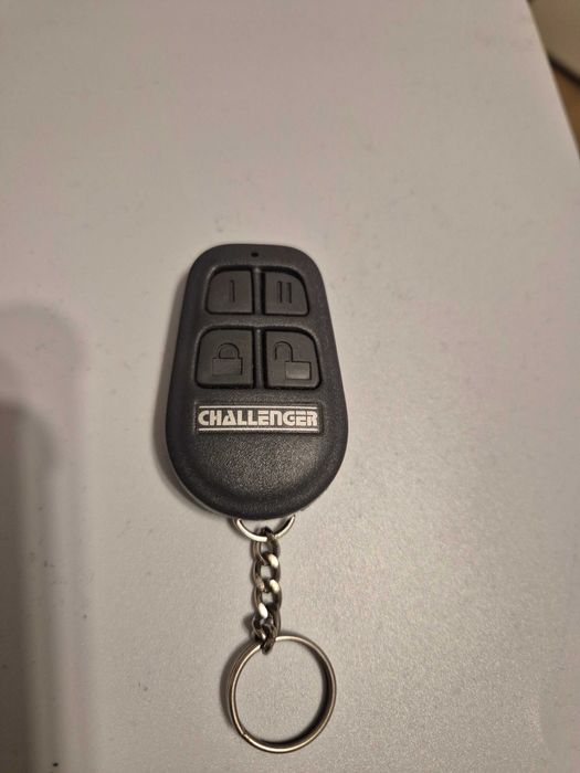 Pilot alarmu autoalarm CHALLENGER ST 800 PC