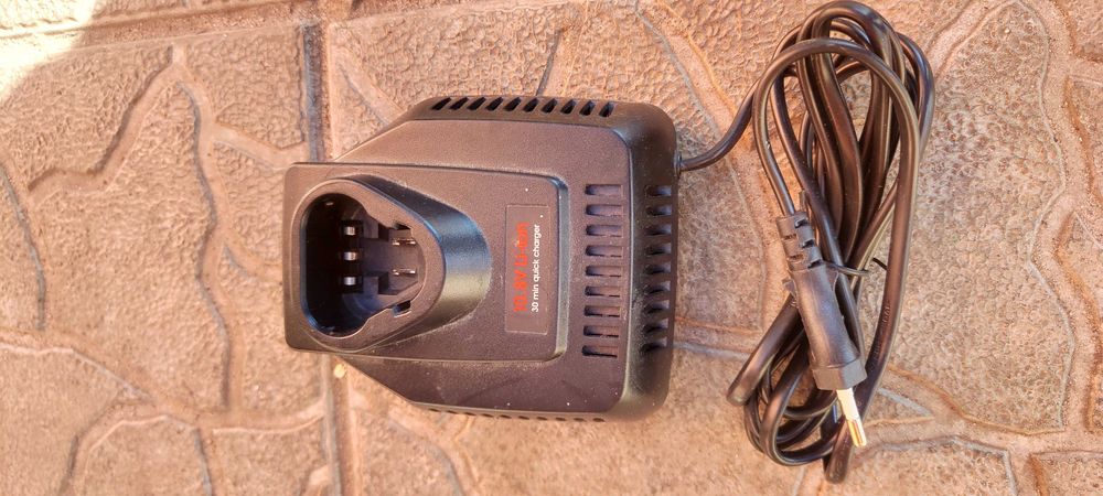 Продам зарядний пристрій від шуруповерта Sparky