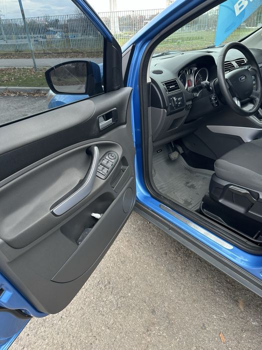 Ford Kuga бензин 2,5 2010 року