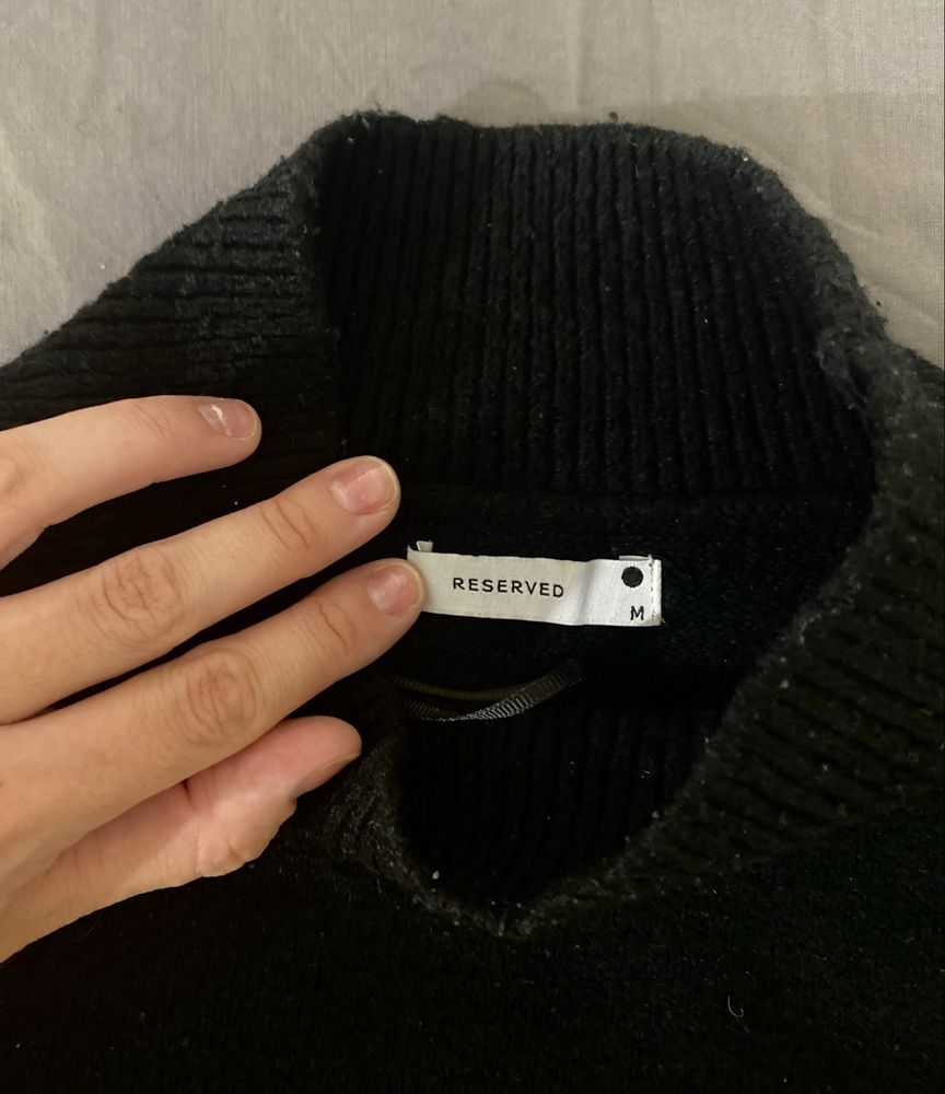 Czarny Sweter Reserved