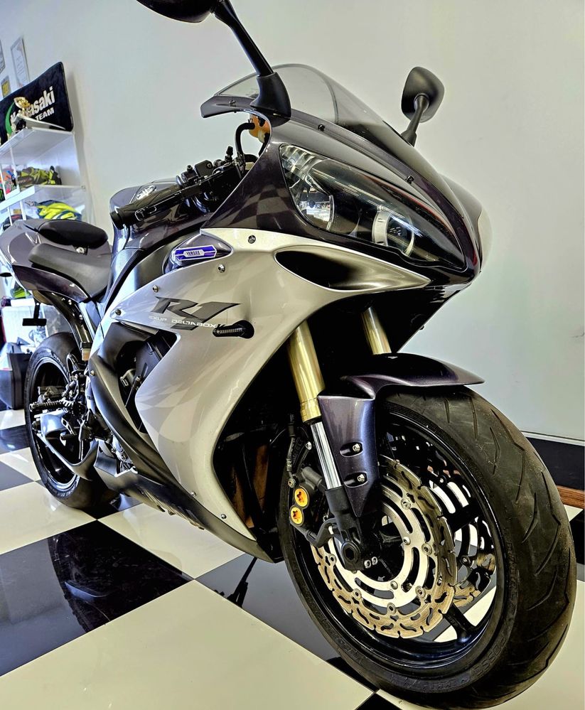 Yamaha R1 RN12 r6 sport cbr zx 1000 r1 rn12