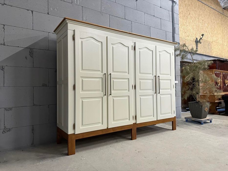 Дубова антикварна шафа