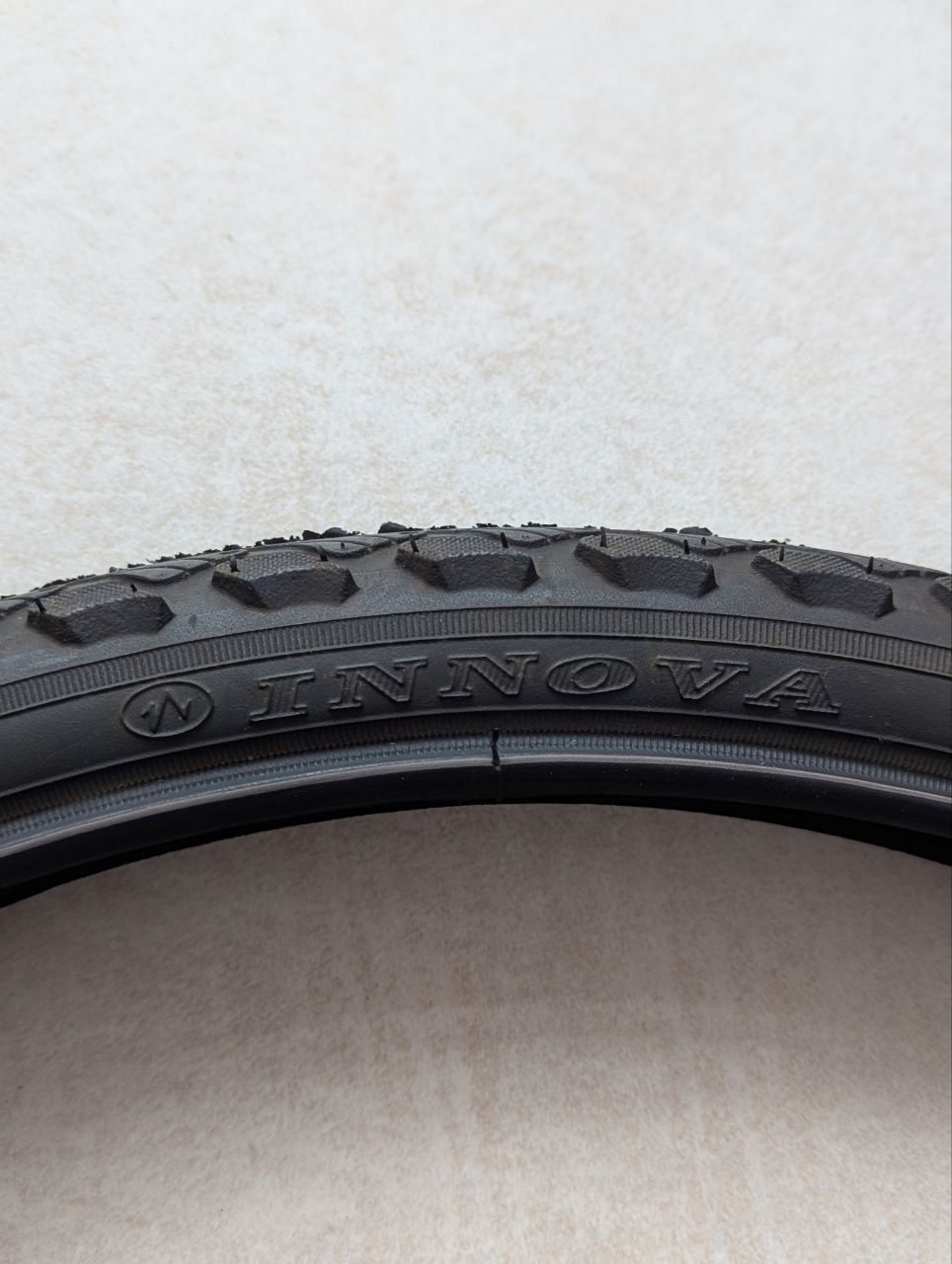 Покришки Pirelli Gravel 700x40 та Innova 24x1.75 (б/у) для велосипеда