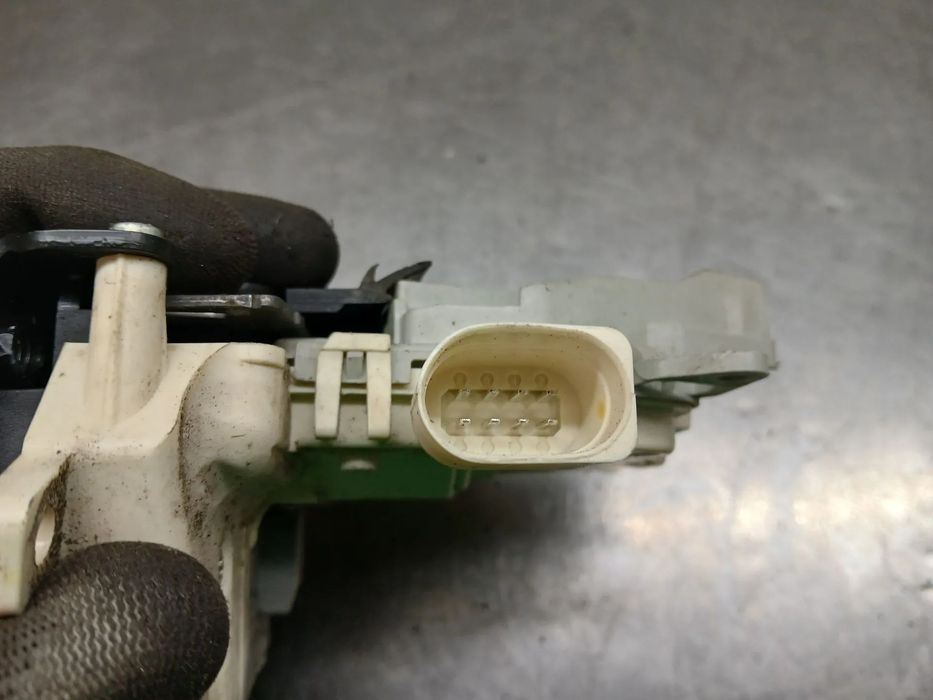 Fechadura / fecho porta trás esquerdo AUDI A3 (8V1, 8VK)