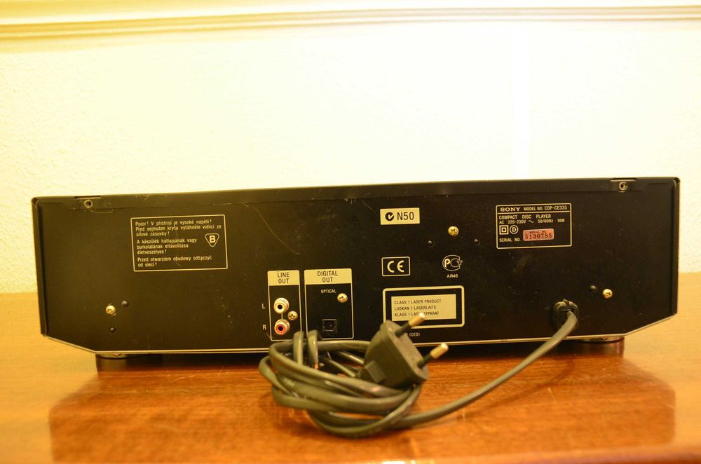 Leitor de CD's Sony CDP- CE 335