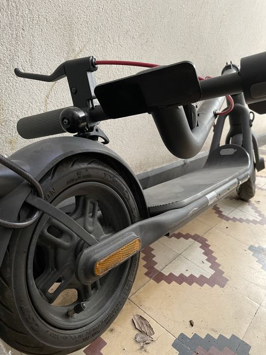 Trotinete Elétrica NAVEE V25 – Potência, Estilo e Mobilidade Urbana