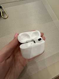 Apple AirPods   3