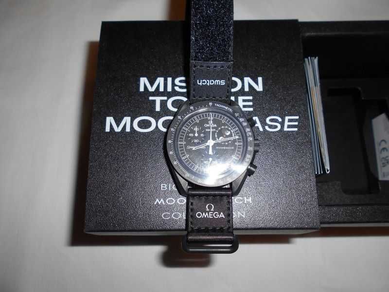 Swatch x Omega Bioceramic Moonswatch Mission To Moonphase Snoopy Black