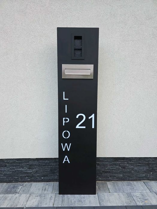 Nowoczesny słupek multimedialny z Twoim numerem domu