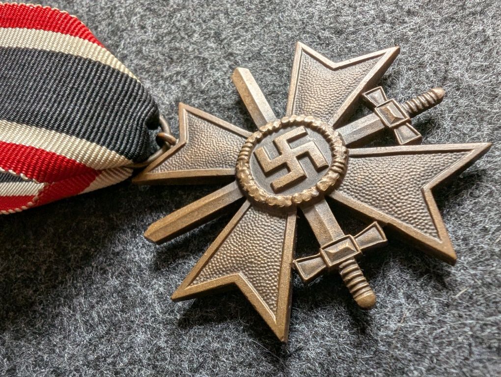 Odznaczenie niemieckie Krzyż Zasługi Wojennej KVK Kriegsverdienstkreuz