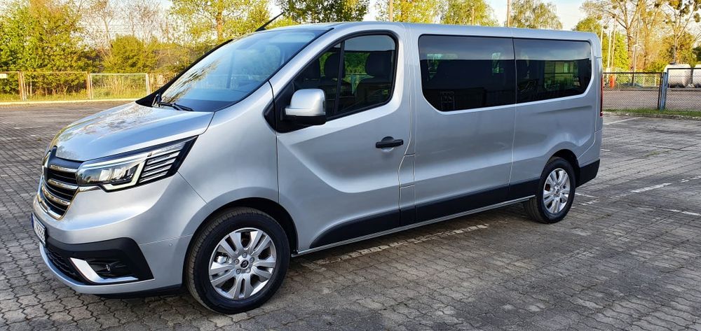 Wynajem busa wypożyczalnia busów bus rent a car przewóz osób Warszawa