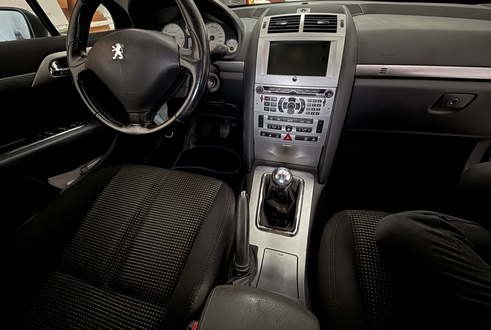 Peugeot 407 cinza claro